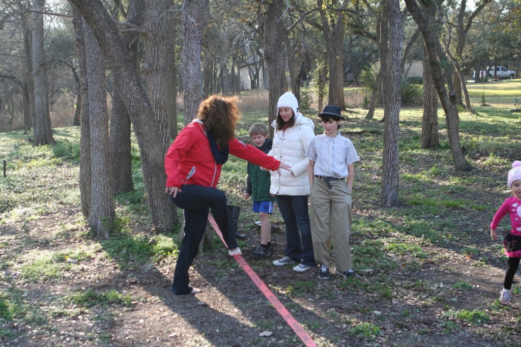 2012-12-25-Christmas-Day-65-slackline-Suzi-Ian-Heaher-Dax.jpg